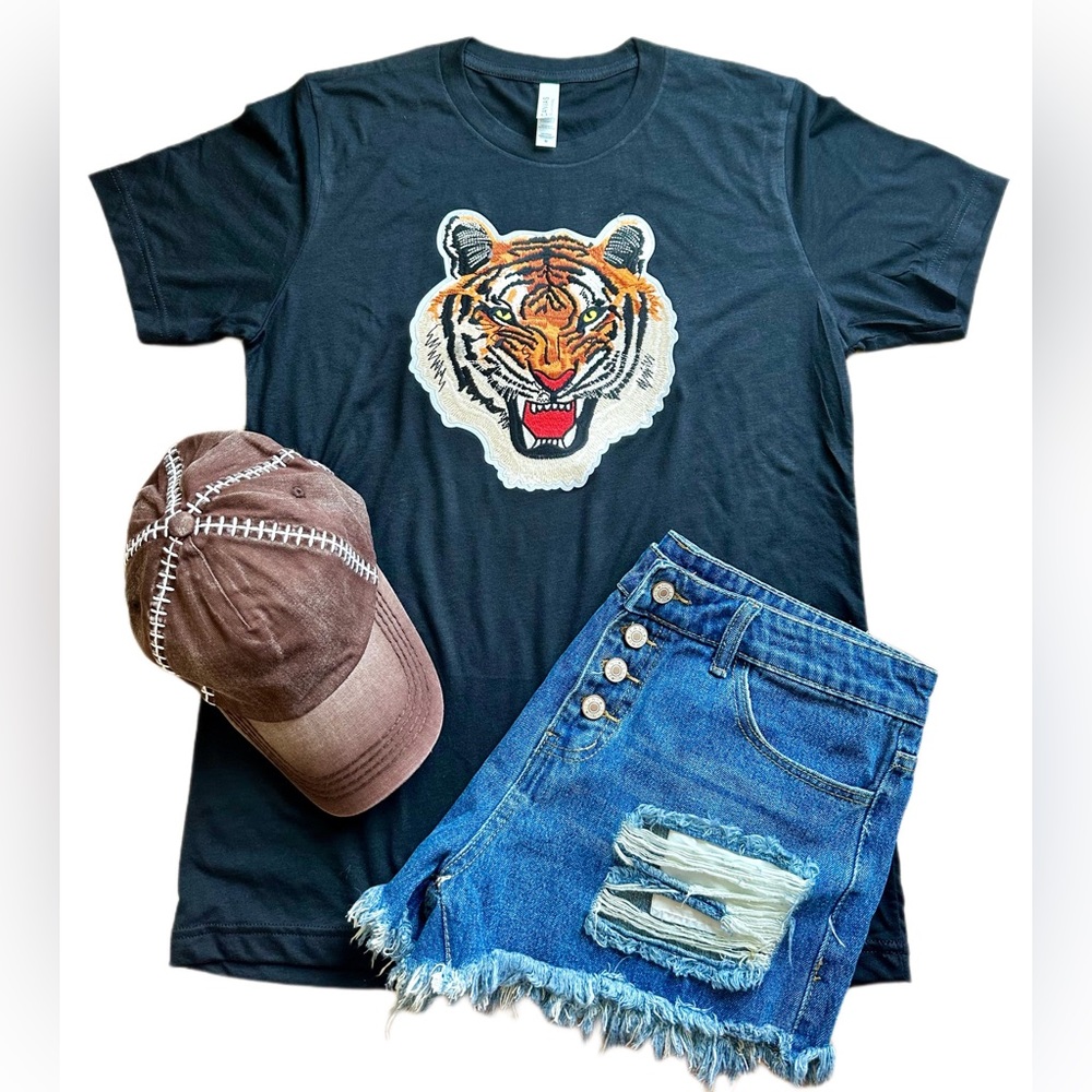 NEW*Let’s go Tigers Short Sleeve T-Shirt
